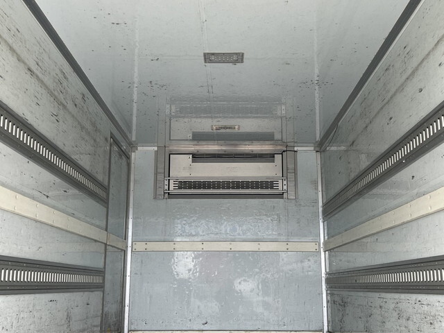 いすゞエルフ冷凍車（冷蔵車）小型（2t・3t）[写真17]