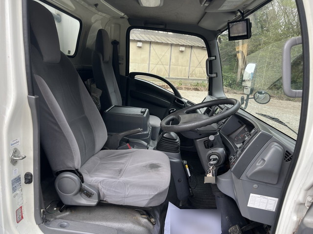 いすゞエルフ冷凍車（冷蔵車）小型（2t・3t）[写真18]