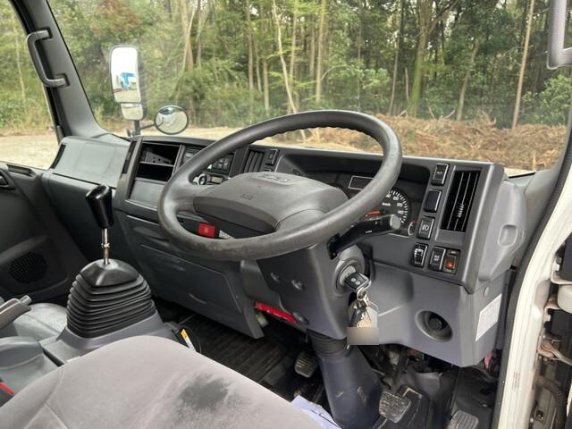 いすゞエルフ冷凍車（冷蔵車）小型（2t・3t）[写真20]