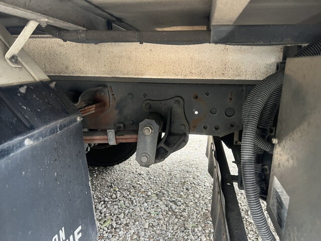 いすゞエルフ冷凍車（冷蔵車）小型（2t・3t）[写真32]