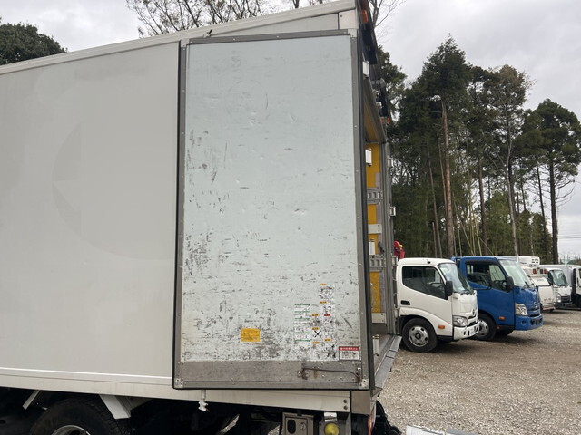 いすゞエルフ冷凍車（冷蔵車）小型（2t・3t）[写真09]