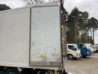 いすゞエルフ冷凍車（冷蔵車）小型（2t・3t）[写真10]