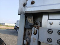 いすゞフォワードアルミウイング中型（4t）[写真11]