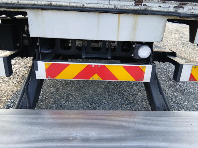 いすゞフォワードアルミウイング中型（4t）[写真12]