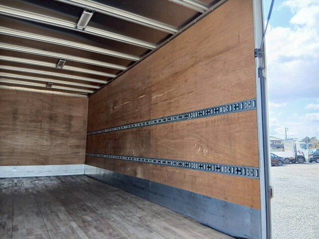 三菱ふそうファイターアルミウイング中型（4t）[写真13]