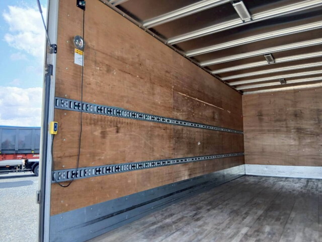 三菱ふそうファイターアルミウイング中型（4t）[写真14]