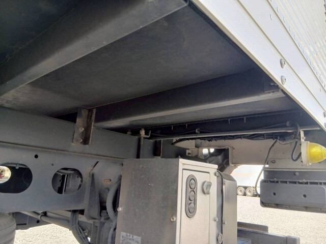 三菱ふそうファイターアルミウイング中型（4t）[写真36]