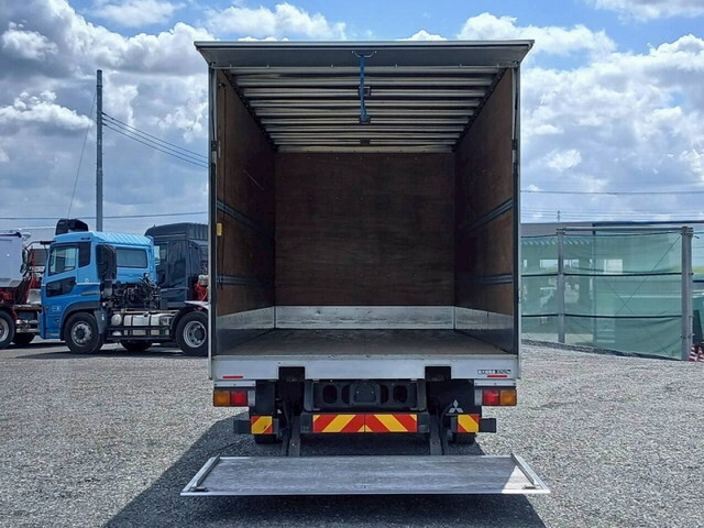 三菱ふそうファイターアルミウイング中型（4t）[写真09]