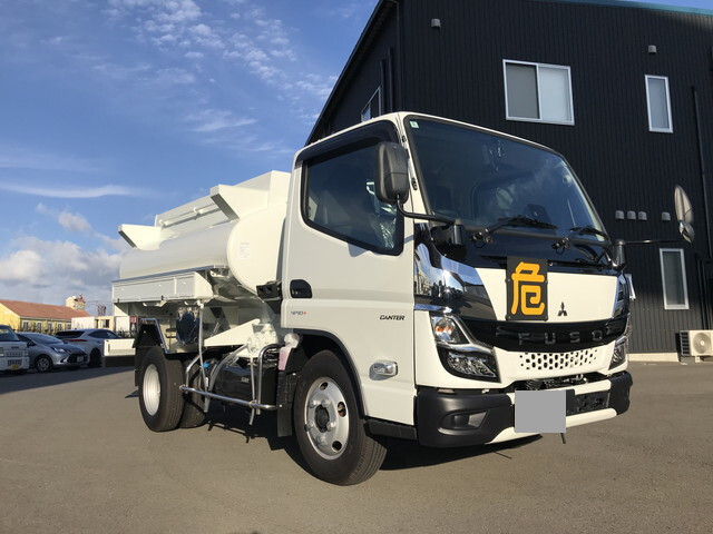 三菱ふそうキャンタータンク車（タンクローリー）小型（2t・3t）[写真01]