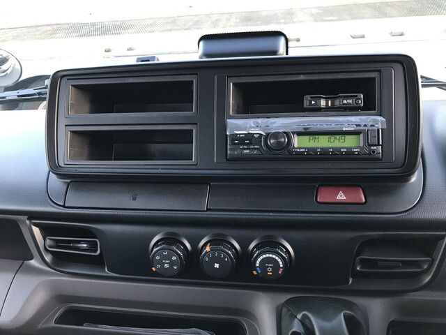 三菱ふそうキャンタータンク車（タンクローリー）小型（2t・3t）[写真12]