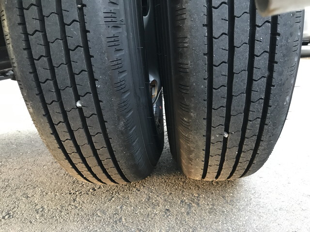 三菱ふそうキャンタータンク車（タンクローリー）小型（2t・3t）[写真17]