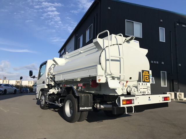 三菱ふそうキャンタータンク車（タンクローリー）小型（2t・3t）[写真02]