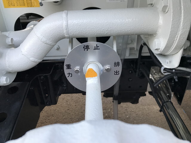 三菱ふそうキャンタータンク車（タンクローリー）小型（2t・3t）[写真26]