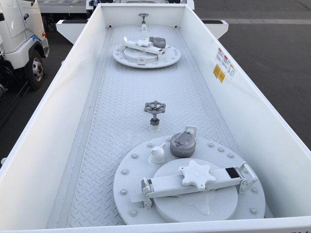 三菱ふそうキャンタータンク車（タンクローリー）小型（2t・3t）[写真34]