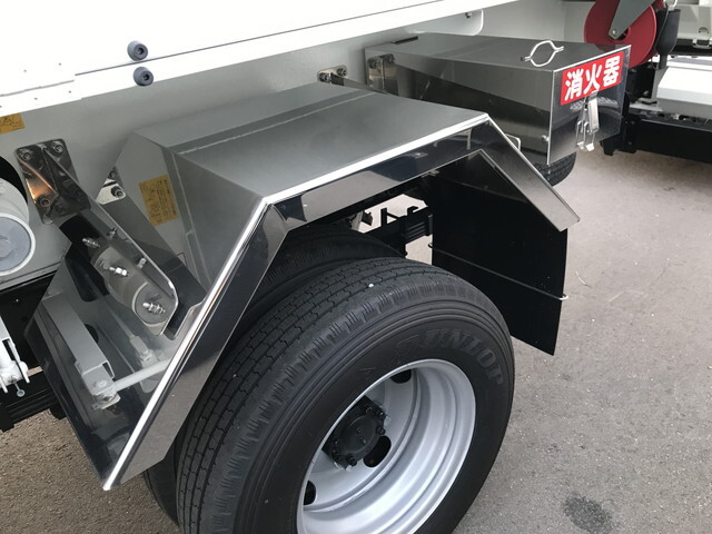 三菱ふそうキャンタータンク車（タンクローリー）小型（2t・3t）[写真36]