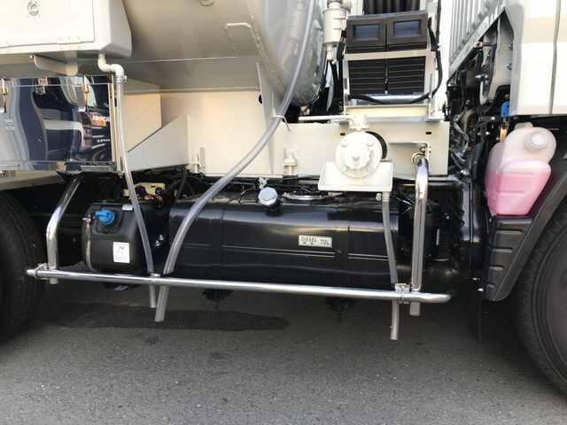 三菱ふそうキャンタータンク車（タンクローリー）小型（2t・3t）[写真38]