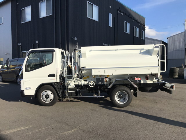 三菱ふそうキャンタータンク車（タンクローリー）小型（2t・3t）[写真05]