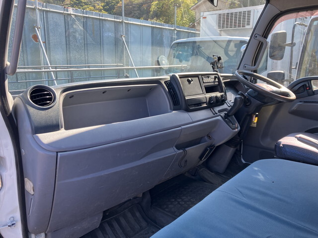 三菱ふそうキャンタークレーン6段小型（2t・3t）[写真30]