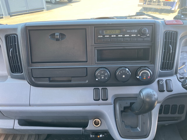 三菱ふそうキャンタークレーン6段小型（2t・3t）[写真35]