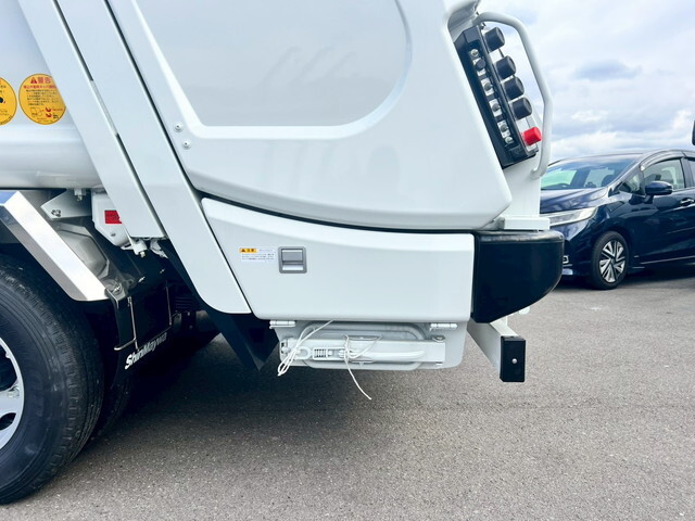 三菱ふそうキャンターパッカー車（塵芥車）小型（2t・3t）[写真29]