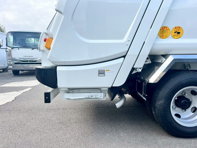 三菱ふそうキャンターパッカー車（塵芥車）小型（2t・3t）[写真36]