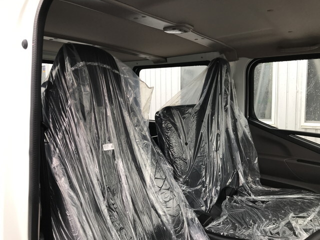 三菱ふそうキャンターダブルキャブ（Wキャブ）小型（2t・3t）[写真06]