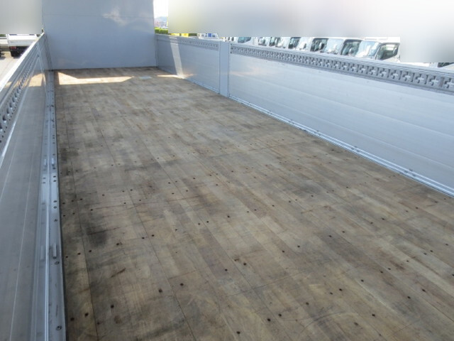 UDトラックスクオンアルミウイング大型（10t）[写真12]