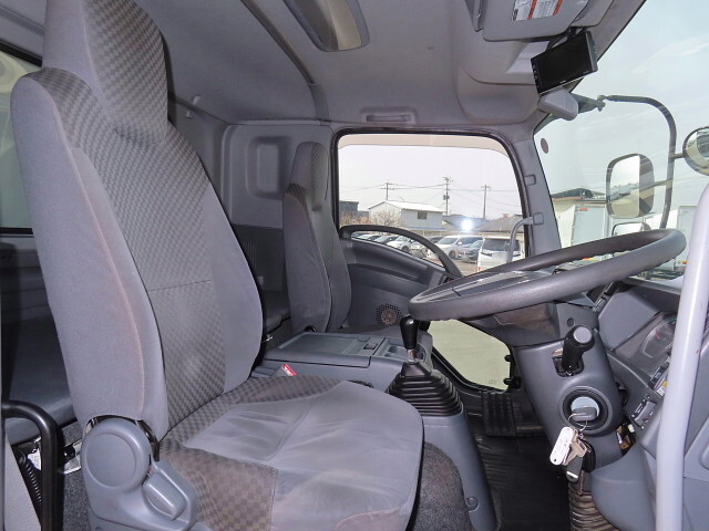 いすゞフォワードアルミウイング増トン（6t・8t）[写真20]