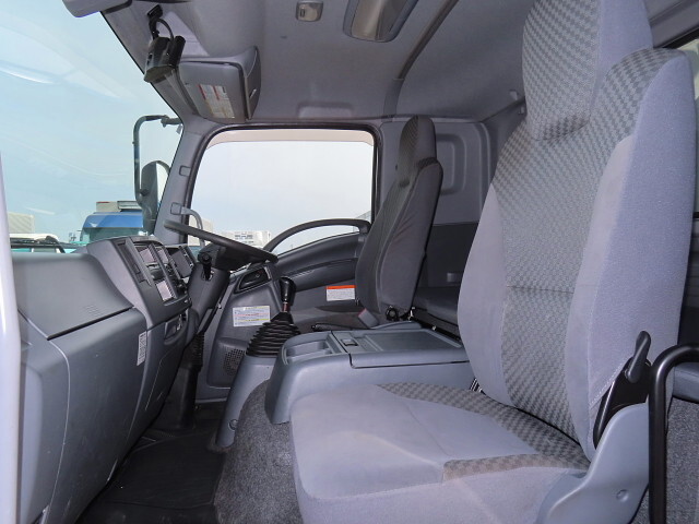 いすゞフォワードアルミウイング増トン（6t・8t）[写真21]