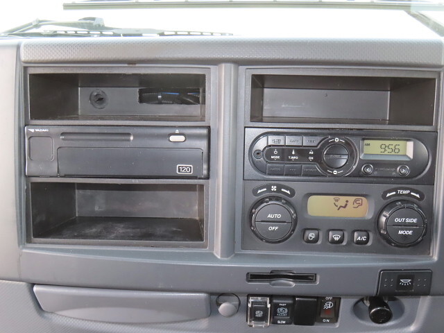 いすゞフォワードアルミウイング増トン（6t・8t）[写真24]