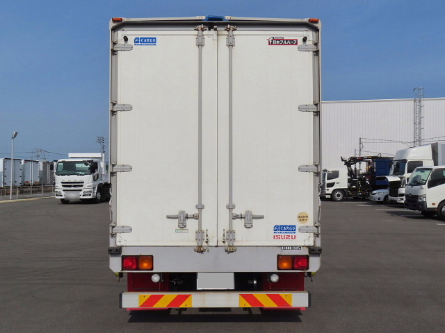 いすゞフォワードアルミウイング増トン（6t・8t）[写真06]