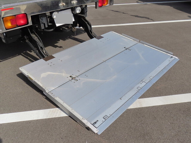 日野レンジャー冷凍車（冷蔵車）中型（4t）[写真32]