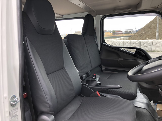 三菱ふそうキャンターダブルキャブ（Wキャブ）小型（2t・3t）[写真06]