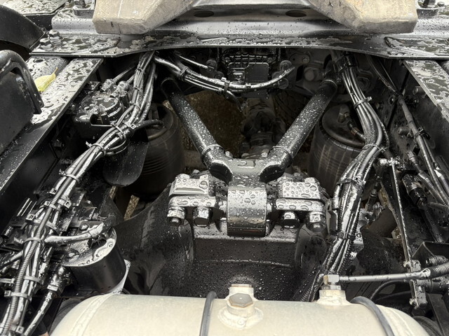 日野プロフィアトレーラーヘッド（トラクターヘッド）大型（10t）[写真11]