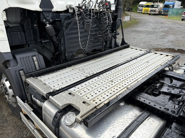 日野プロフィアトレーラーヘッド（トラクターヘッド）大型（10t）[写真15]