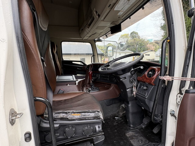 日野プロフィアトレーラーヘッド（トラクターヘッド）大型（10t）[写真21]