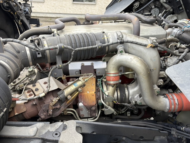 日野プロフィアトレーラーヘッド（トラクターヘッド）大型（10t）[写真31]