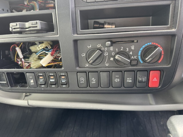 日野デュトロパネルバン小型（2t・3t）[写真20]