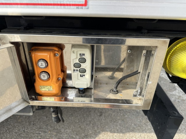 日野デュトロパネルバン小型（2t・3t）[写真23]