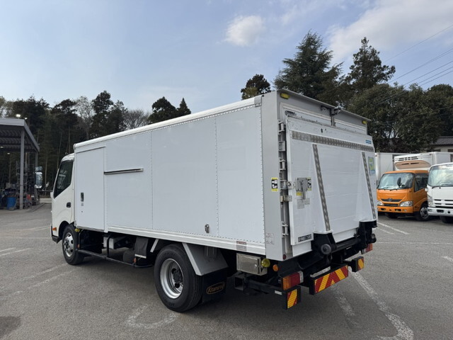 日野デュトロパネルバン小型（2t・3t）[写真04]
