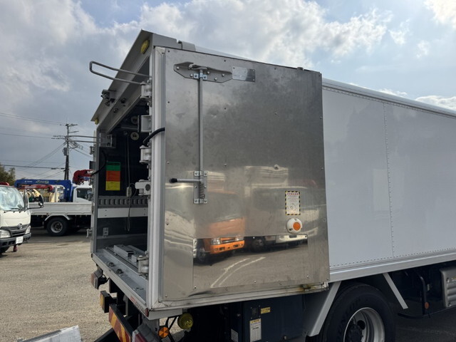 日野デュトロパネルバン小型（2t・3t）[写真09]