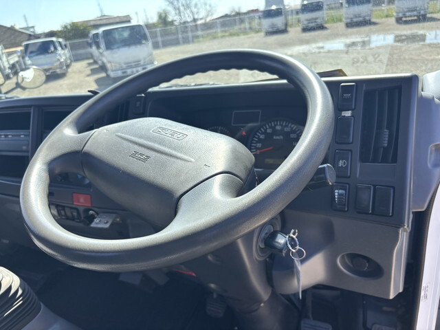 いすゞエルフクレーン4段小型（2t・3t）[写真32]