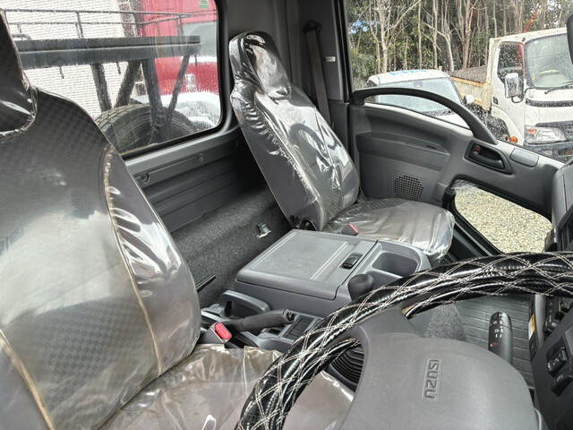 いすゞフォワードコンテナ専用車中型（4t）[写真11]