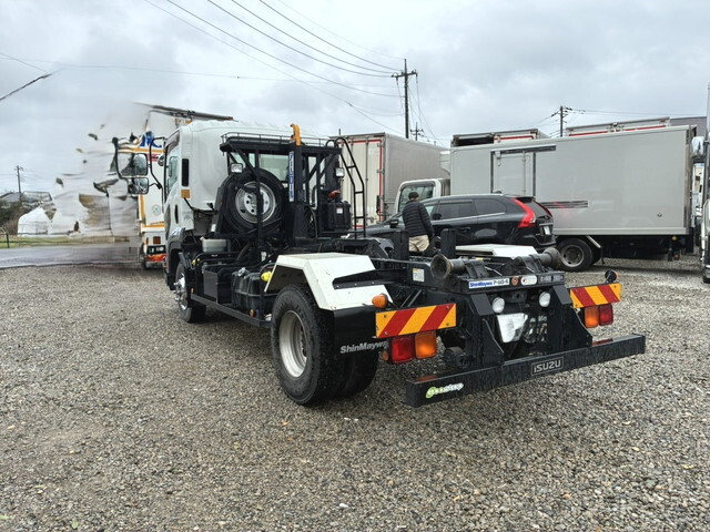 いすゞフォワードコンテナ専用車中型（4t）[写真02]