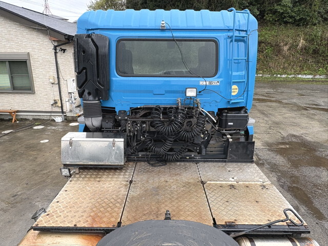 UDトラックスクオントレーラーヘッド（トラクターヘッド）大型（10t）[写真10]