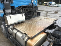 UDトラックスクオントレーラーヘッド（トラクターヘッド）大型（10t）[写真13]