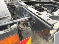 UDトラックスクオントレーラーヘッド（トラクターヘッド）大型（10t）[写真16]