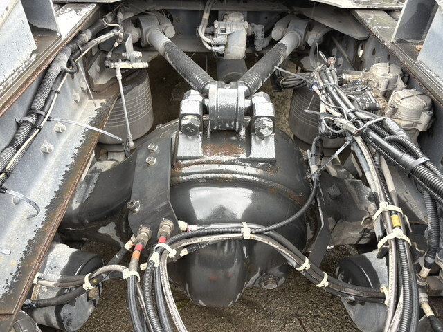 UDトラックスクオントレーラーヘッド（トラクターヘッド）大型（10t）[写真17]