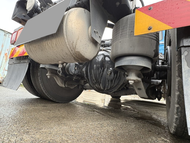 UDトラックスクオントレーラーヘッド（トラクターヘッド）大型（10t）[写真18]