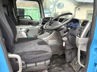 UDトラックスクオントレーラーヘッド（トラクターヘッド）大型（10t）[写真21]